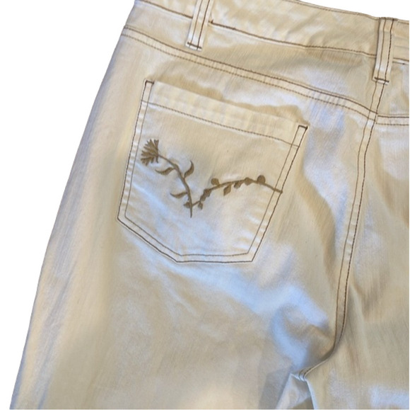BUM equipment size 16 Missy white flare jeans with zip and embroidered pockets - Picture 6 of 8